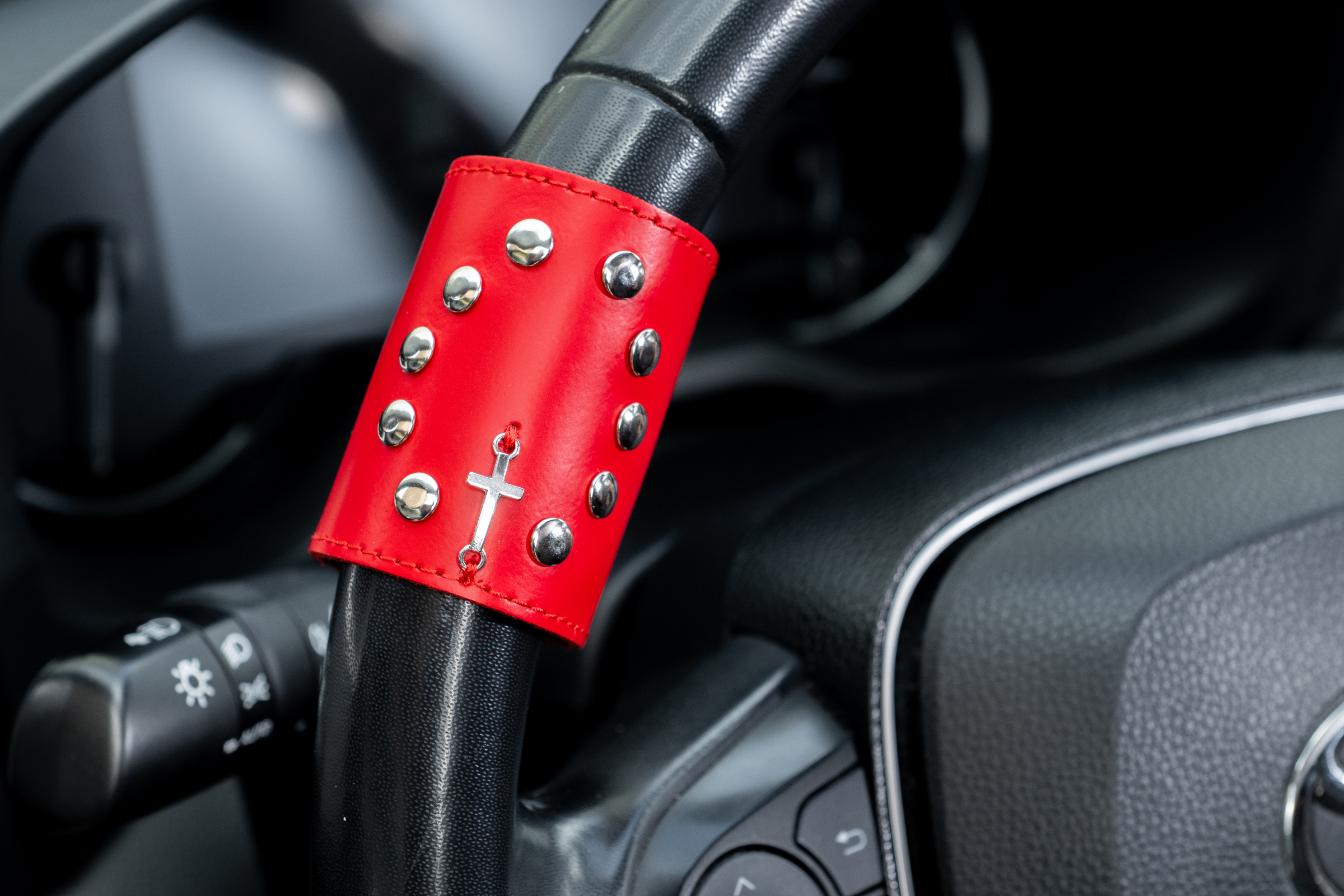 Skórzany Różaniec do Samochodu – Rzemiosło z Duszą