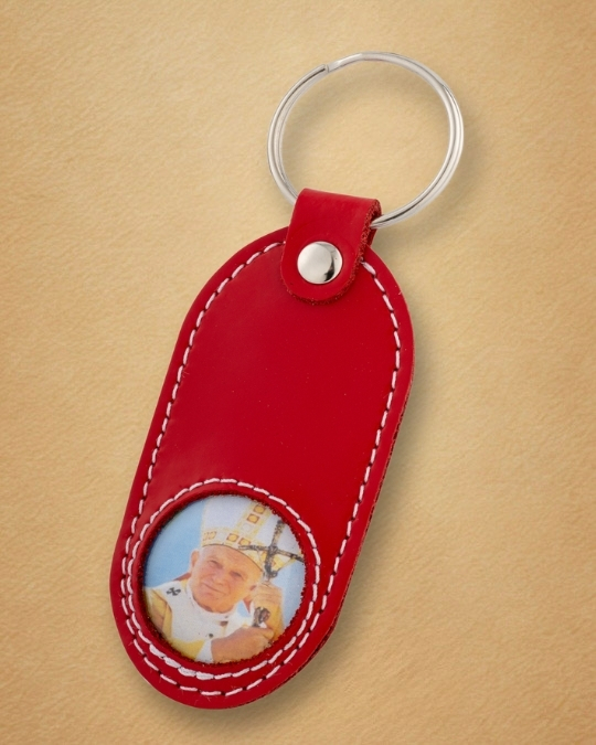 Skórzany brelok z wizerunkiem św. Jana Pawła II (tonacja srebrna)