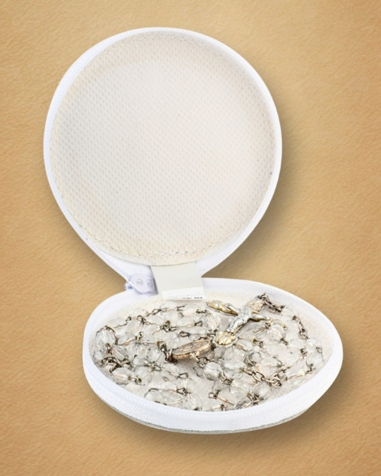 Skórzane etui na różaniec komunijny – elegancka pamiątka Pierwszej Komunii Świętej